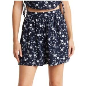New ~ ABOUND ~ Nordstrom ,  Devon Floral Cinch Front Shorts Size M 100% VISCOSE